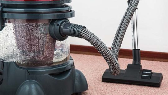 Comment bien choisir son aspirateur balai ?