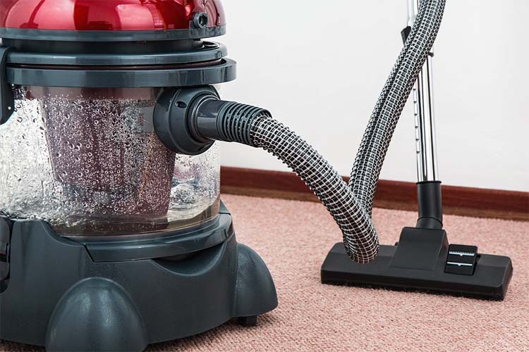 Comment bien choisir son aspirateur balai ?