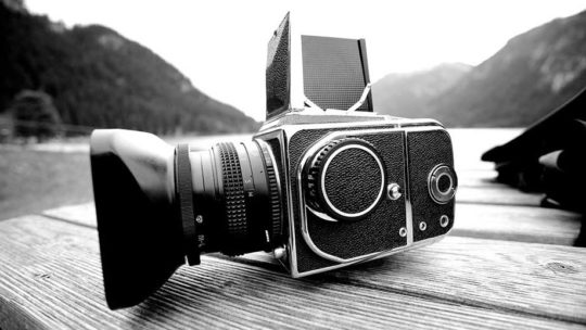 La caméra vidéo numérique avec de bons équipements
