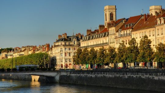 Déménager à Besançon : quand toute la famille intervient dans sa réalisation