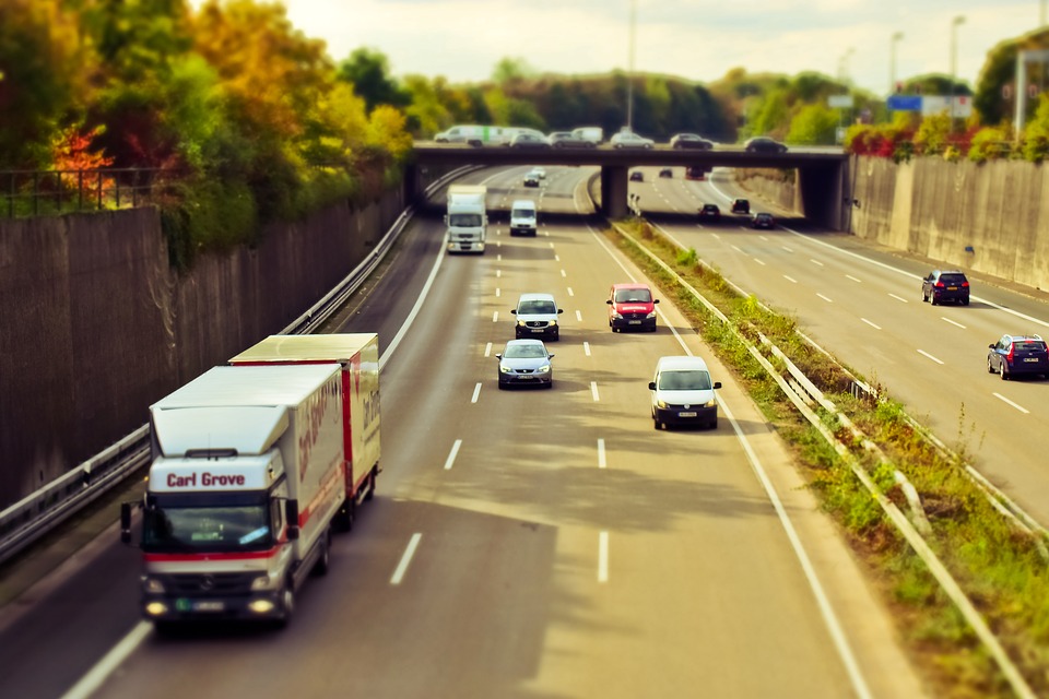 Le transport routier de marchandises : avantages et incommodités