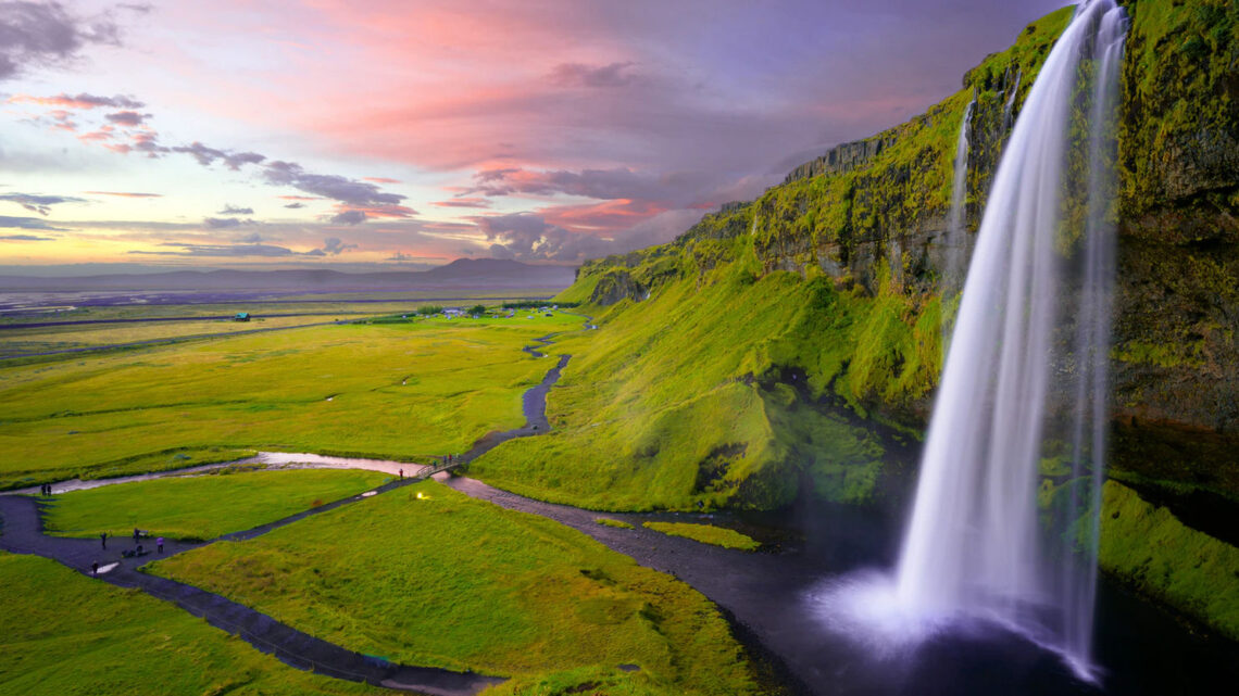 Choses A Faire En Islande : Une Terre Diversifiée Constituée D’éruptions De Lave Provenant De La Glace Et De Rivières Traversant Des Déserts