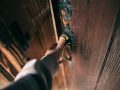 Comment renforcer la sécurité de notre maison grâce à la serrurerie